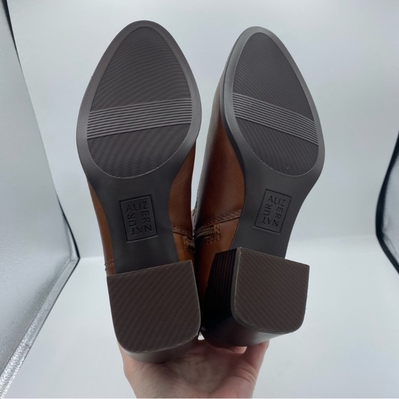 Naturalizer Gaby Cider Spice Leather
(NWT size 7) Fits more like a 5/6. - Picture 4 of 8